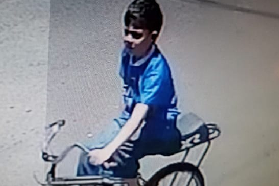 Mateus Bernardo Valim de Oliveira, de 10 anos, foi registrado por câmera de segurança no dia em que desapareceu em Assis, no interior de São Paulo