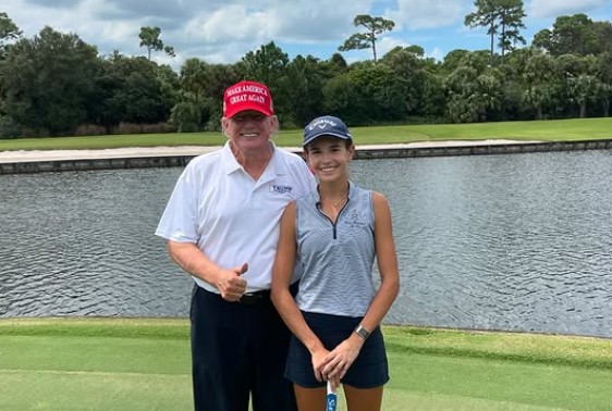 Donald Trump com a neta Kai Trump