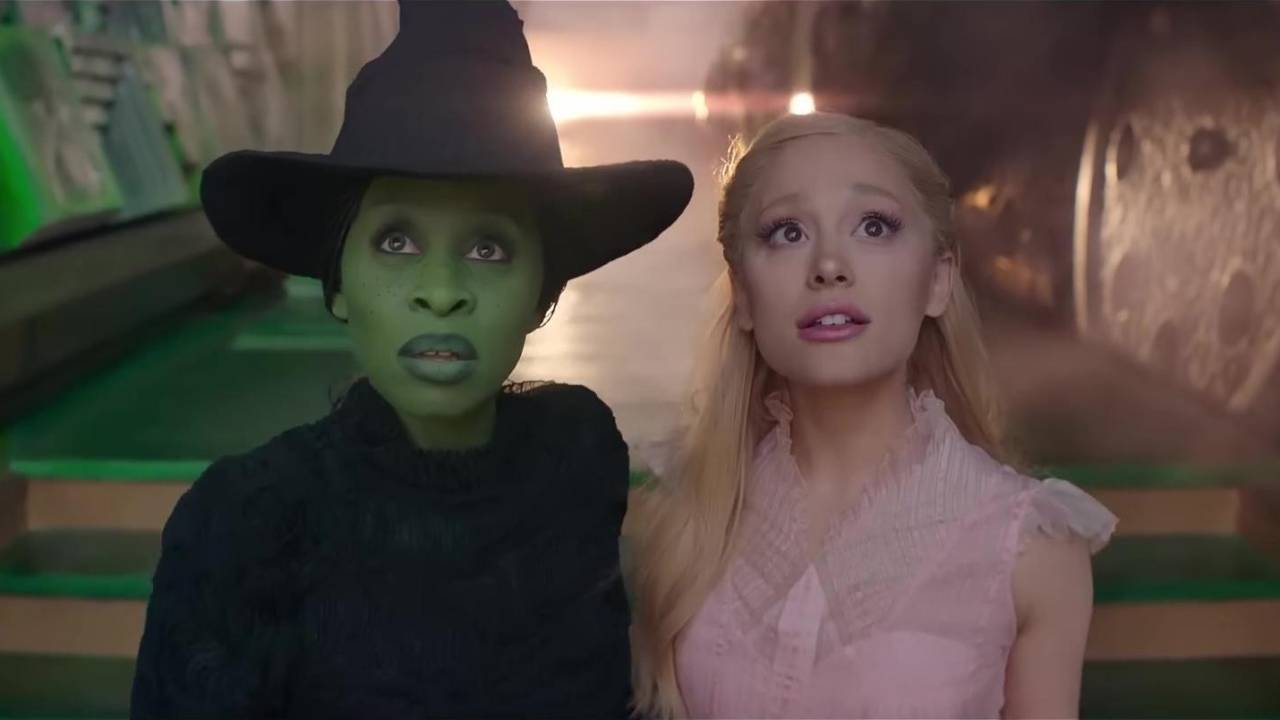 Cynthia Erivo como Elphaba e Ariana Grande como Glinda em Wicked