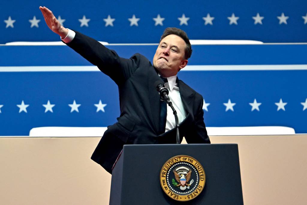 US-POLITICS-TRUMP-INAUGURATION É OU NÃO É? - Musk fazendo o gesto que viralizou: críticas nas redes agora e problemas com os prometidos cortes
