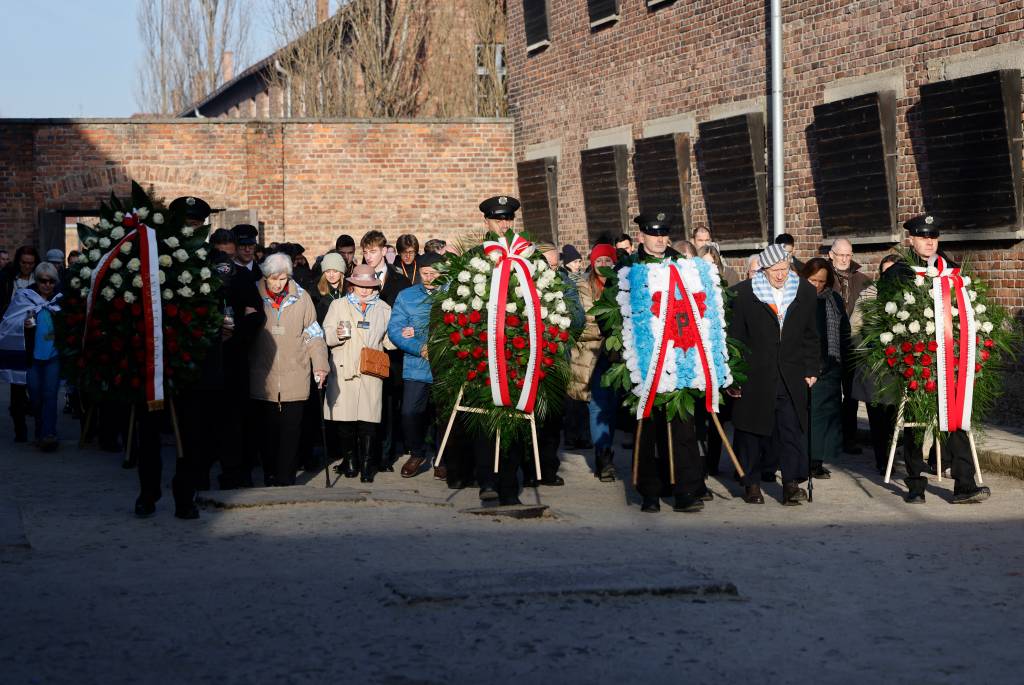 Com sobreviventes e líderes, mundo marca 80° aniversário da libertação de Auschwitz