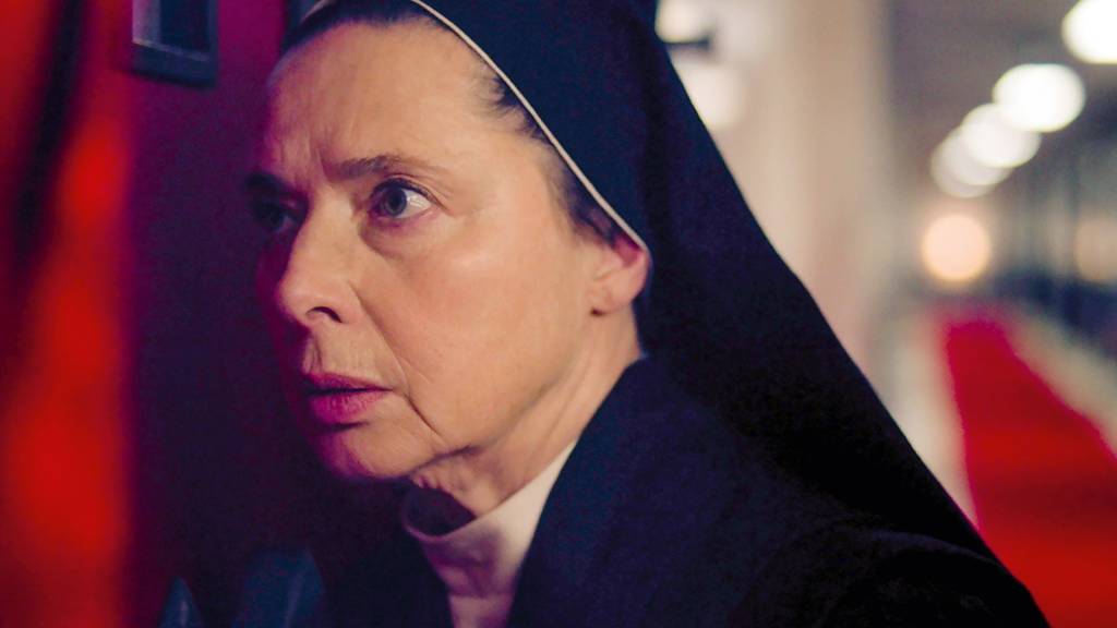 1D-(2)-FILME—CONCLAVE-h.jpeg COADJUVANTE DE LUXO - Isabella Rossellini: uma madre que todos temem