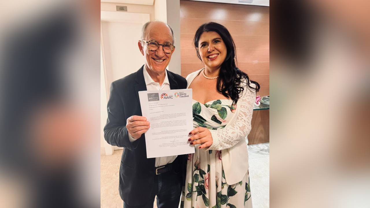 O deputado Rui Falcão (PT-SP) e a promotora de Justiça (MP-SP) Celeste Leite dos Santos, presidente do Instituto Pró-Vítima