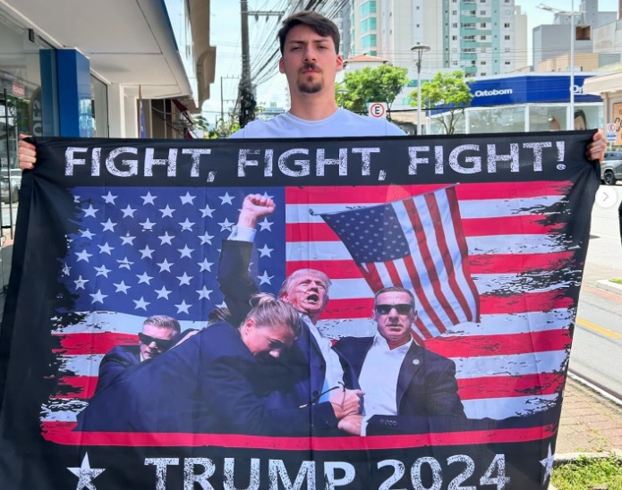 EUA - Jair Renan comemorou retorno de Donald Trump à Casa Branca