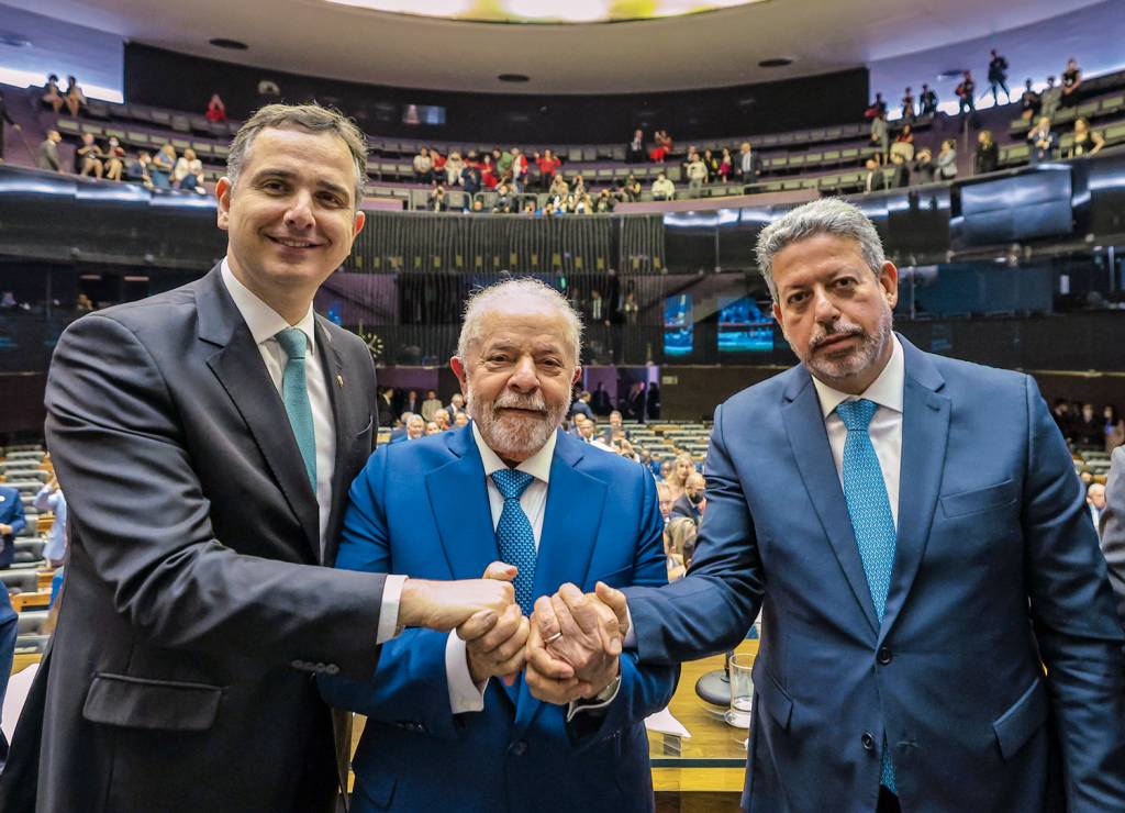 3—LULA-e-RODRIGO-PACHECO-e-ARTHUR-LIRA-2023-1-a.jpg PARA UM LADO... - Pacheco e Lira com Lula: verbas e acenos à esquerda