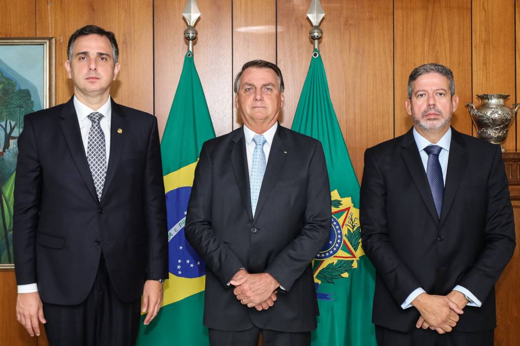 4—50905095752_42d5f27f41_o.jpg ...E PARA O OUTRO - Pacheco e Lira com Bolsonaro: verbas e acenos à direita
