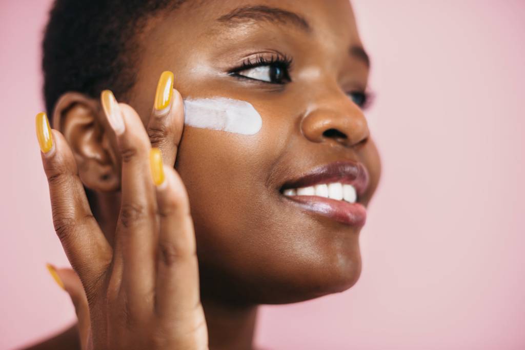 Cuidados com a pele: dermatologista diz o que é fato… e o que é fake