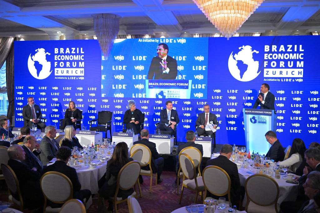 Empresários reunidos na Suíça lamentam “2026 já começou” de Lula