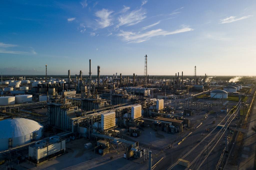 Marathon Petroleum Galveston Bay Refinery As US Refiner Posts Record Profit BENESSES - Indústria petrolífera: não a impostos e restrições, sim à exploração