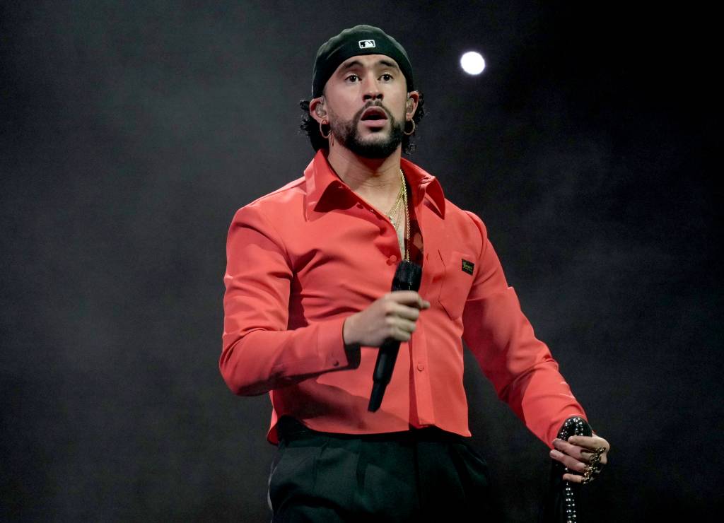 O segredo de Bad Bunny no topo das paradas ao defender imigrantes latinos