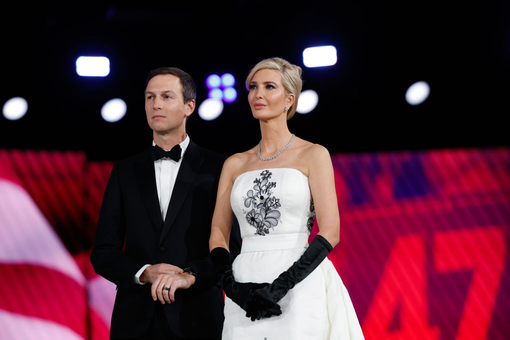 Noite de princesa: com o marido Jared Kushner, Ivanka Trump aposta em modelo de cinema