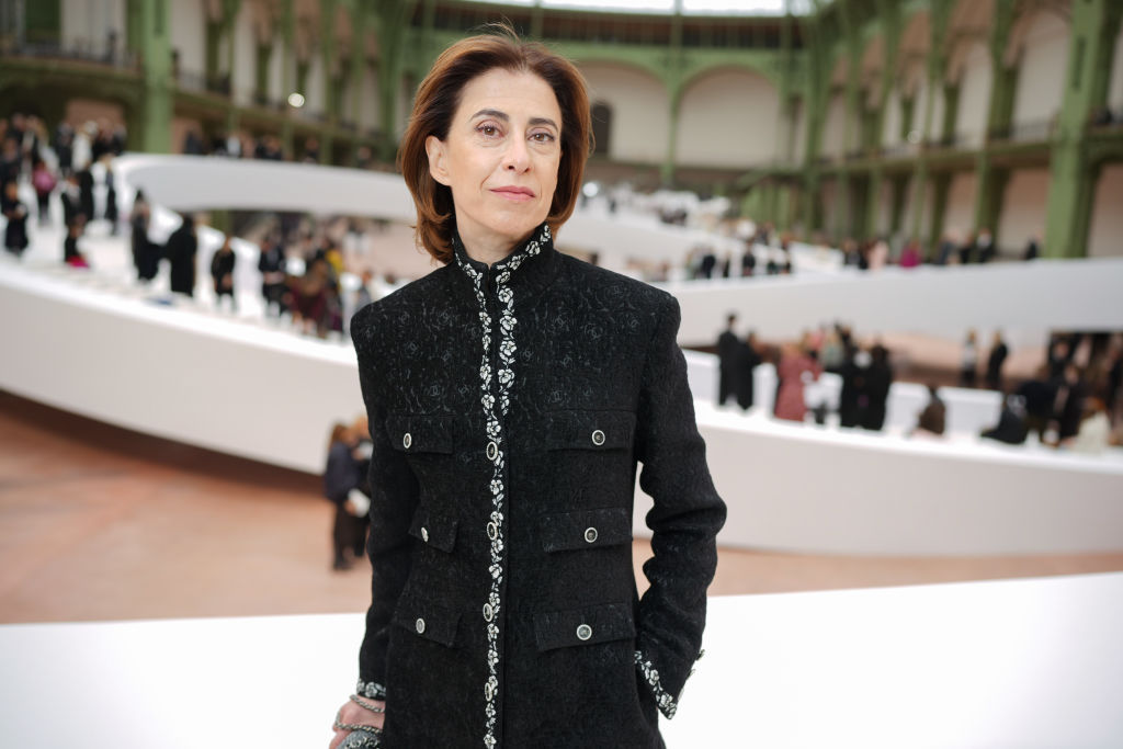 Quanto custa e onde comprar o “casaco-vestido” que Fernanda Torres usou na Chanel?