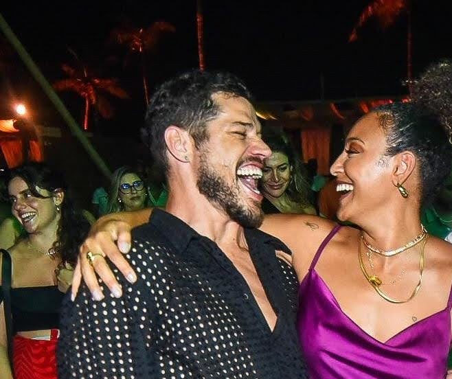 José Loreto e Sheron Menezzes celebram Réveillon na Bahia