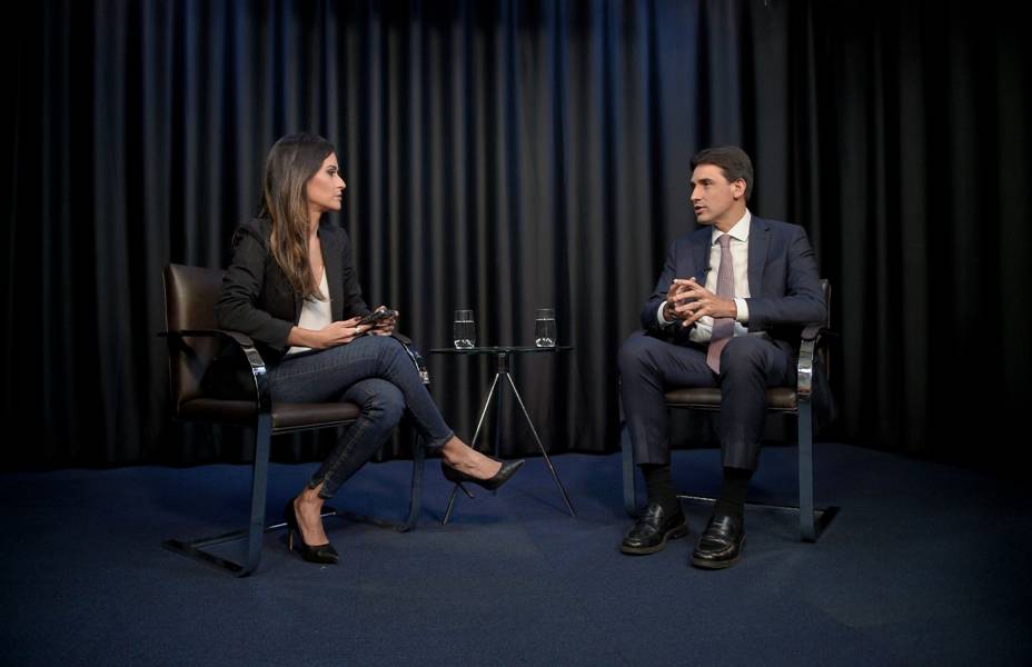 O ministro de Portos e Aeroportos, Silvio Costa Filho, durante entrevista à jornalista e apresentadora Marcela Rahal