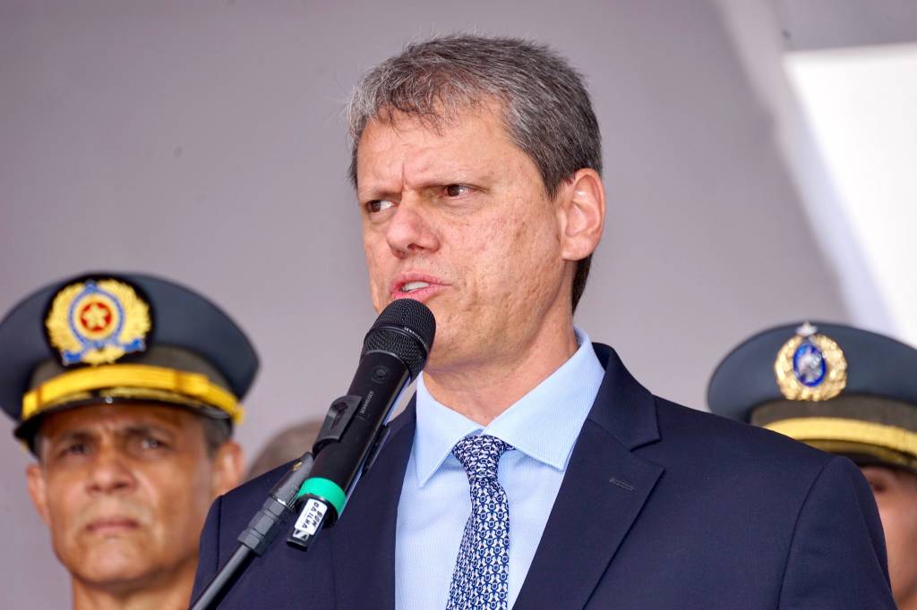 Tarcísio aumenta imposto sobre leite vegetal e setor teme relação ‘azeda’