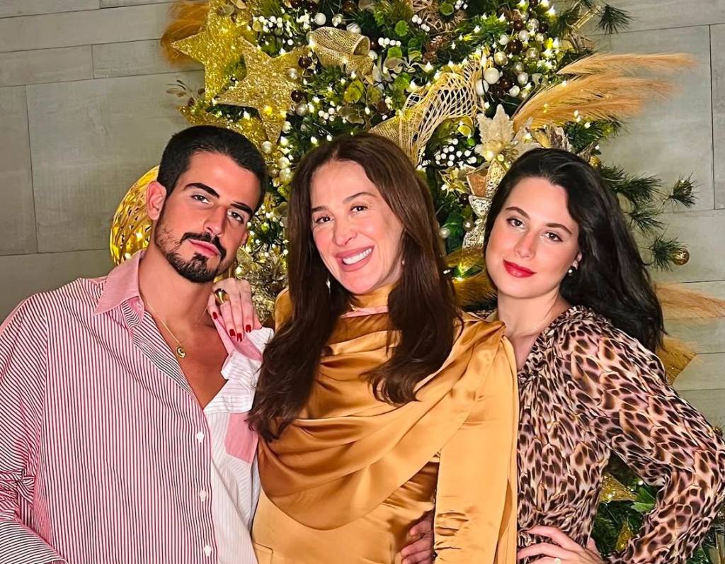 Claudia Raia se pronuncia após polêmica de vibrador para filha