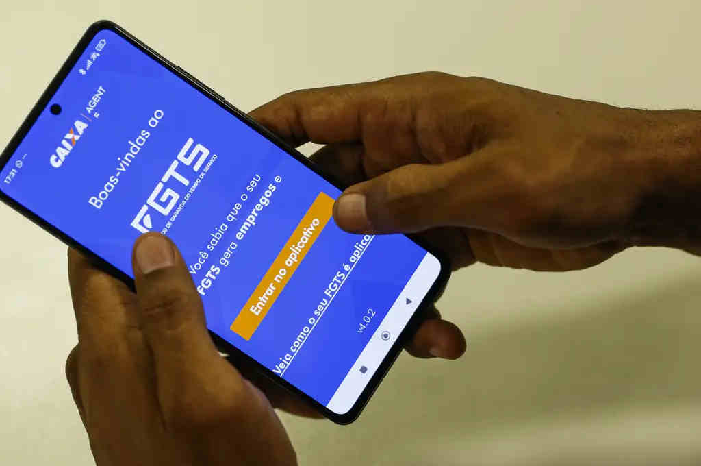 FGTS deve distribuir quase R$ 13 bilhões de lucro a trabalhadores até agosto: veja quem tem direito