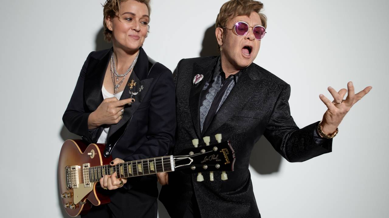 Elton John e Brandi Carlile gravam álbum juntos