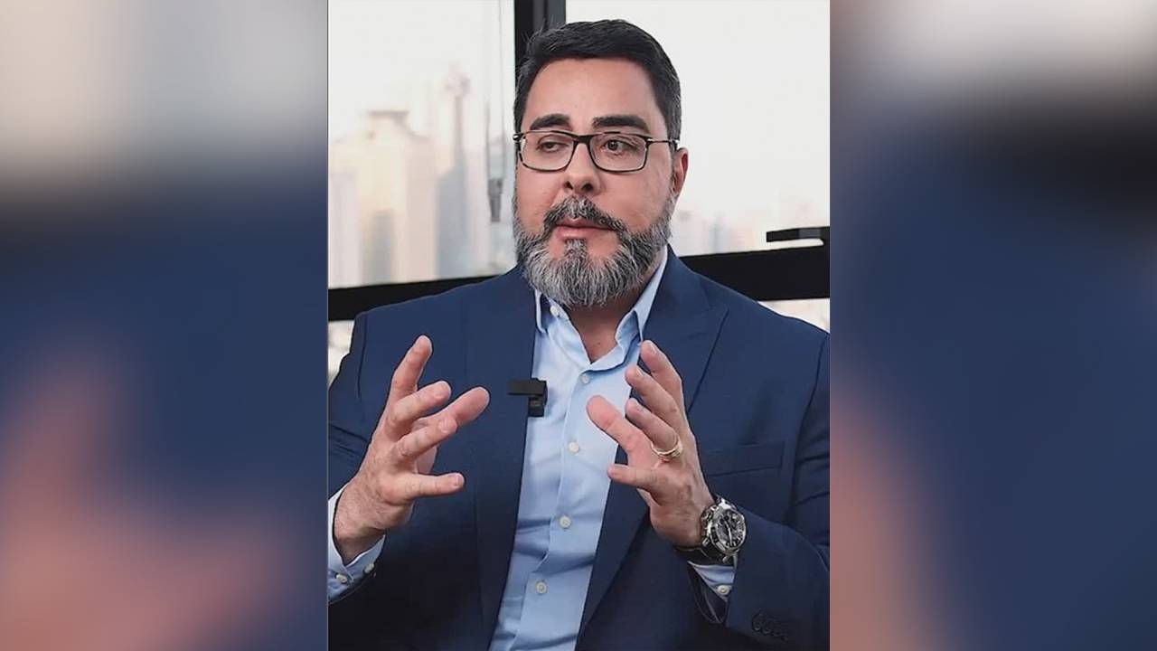 NOVA CARREIRA - Bretas: venda de lições on-line enquanto aguarda veredicto