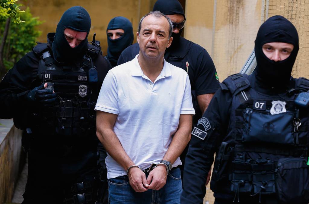 1464335_fotoarena.jpg PRISÃO - O ex-governador Cabral: condenado a mais de 400 anos de cadeia