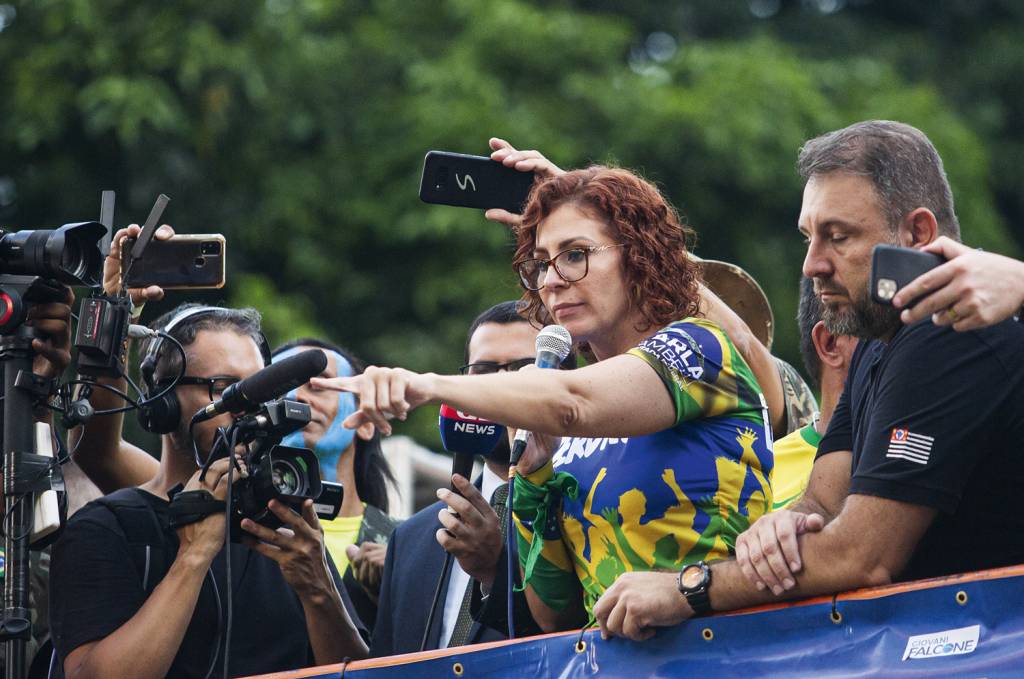24218235-high.jpeg EM BAIXA - Zambelli: ex-aliada virou um problema em manifestação na Paulista