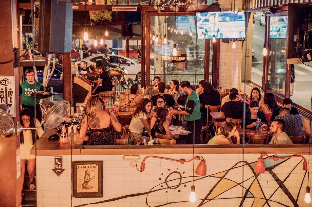 Bar Pasquim na Vila Madalena PESO NO BOLSO - Restaurante na Vila Madalena, em São Paulo: comer fora de casa está cada vez mais caro