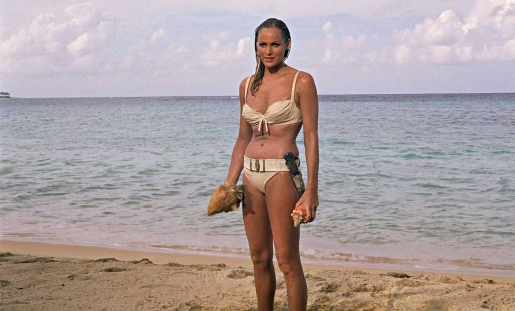 2RBNMME_fotoarena.jpg SATÂNICO - Ursula Andress: espanto ao sair do mar em Dr. No, da série 007
