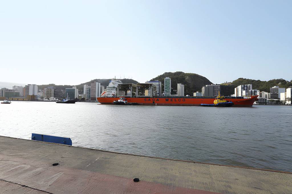 3—Defesas-(1).JPG Navio em Vitória: modernização e melhorias nos berços de atracação