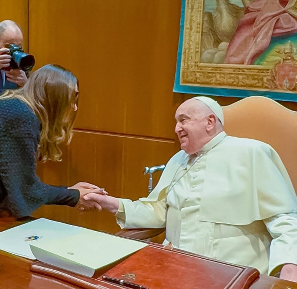 3D-(2)-anotabahia-janja-se-encontra-com-o-papa-francisco-durante-audiencia-no-vaticano-screenshot-763-copy.jpg REPROVADA - Janja com o papa Francisco: imagem negativa apesar do esforço