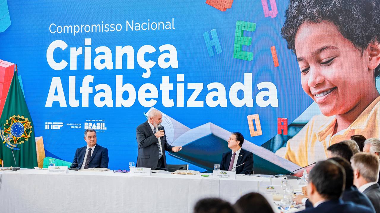 O presidente Luiz Inácio Lula da Silva, durante reunião sobre o Compromisso Nacional Criança Alfabetizada, no Palácio do Planalto, em maio de 2024