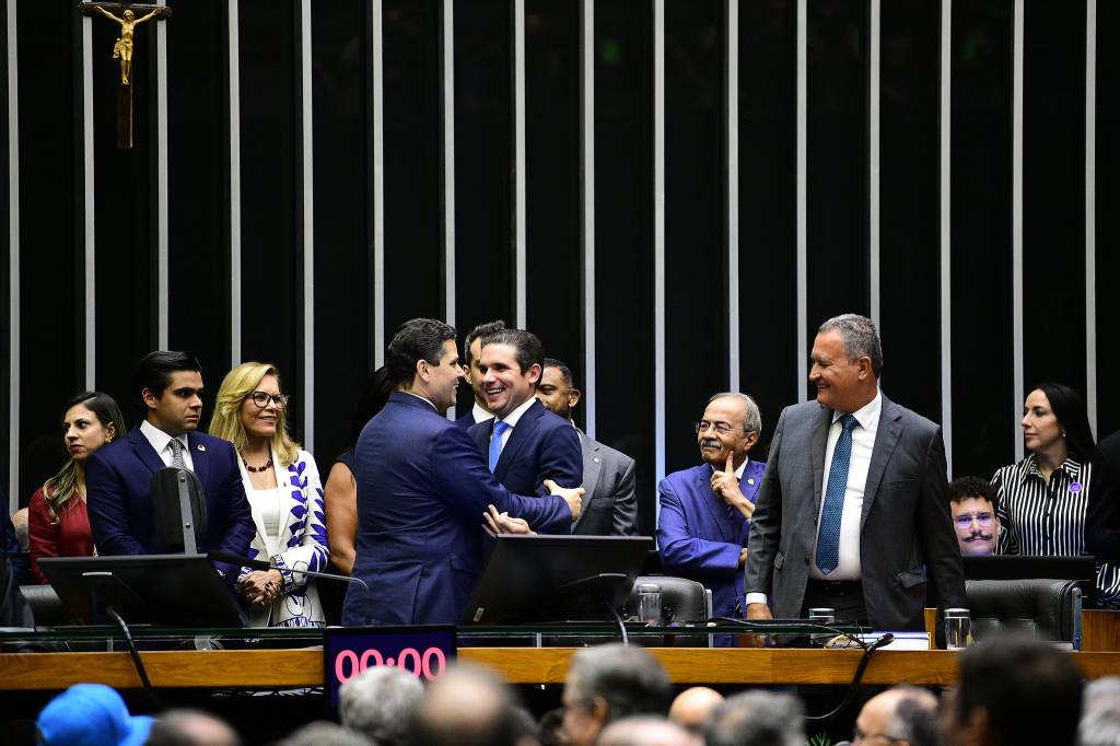 A frustração dos caciques partidários com Rui Costa no Congresso