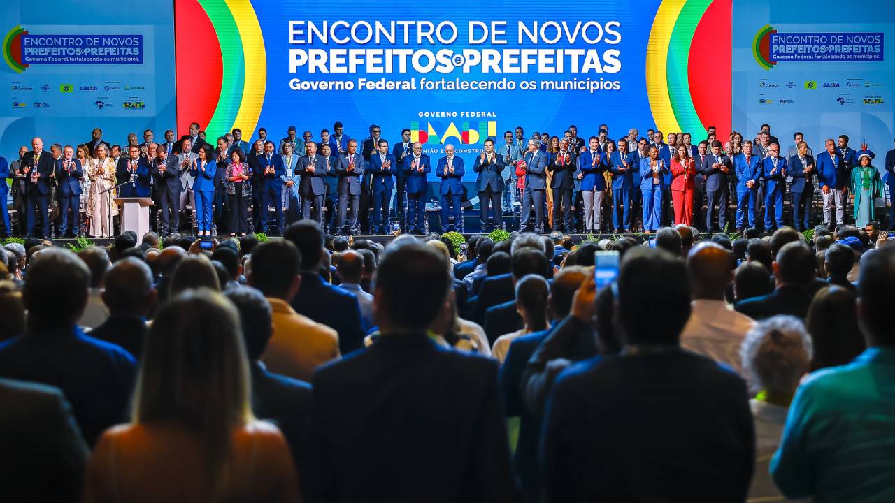 Lula participou da abertura do Encontro de Novos Prefeitos e Prefeitas, organizado pelo Palácio do Planalto