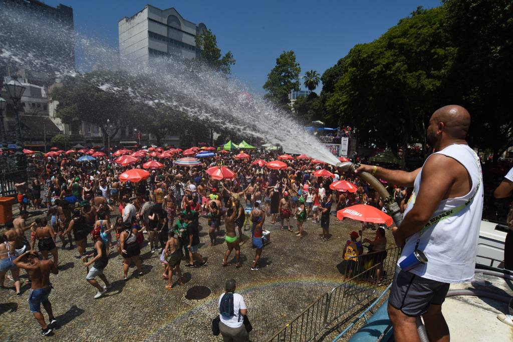 Termômetros no Rio podem chegar a 42ºC nesta segunda, um recorde para fevereiro