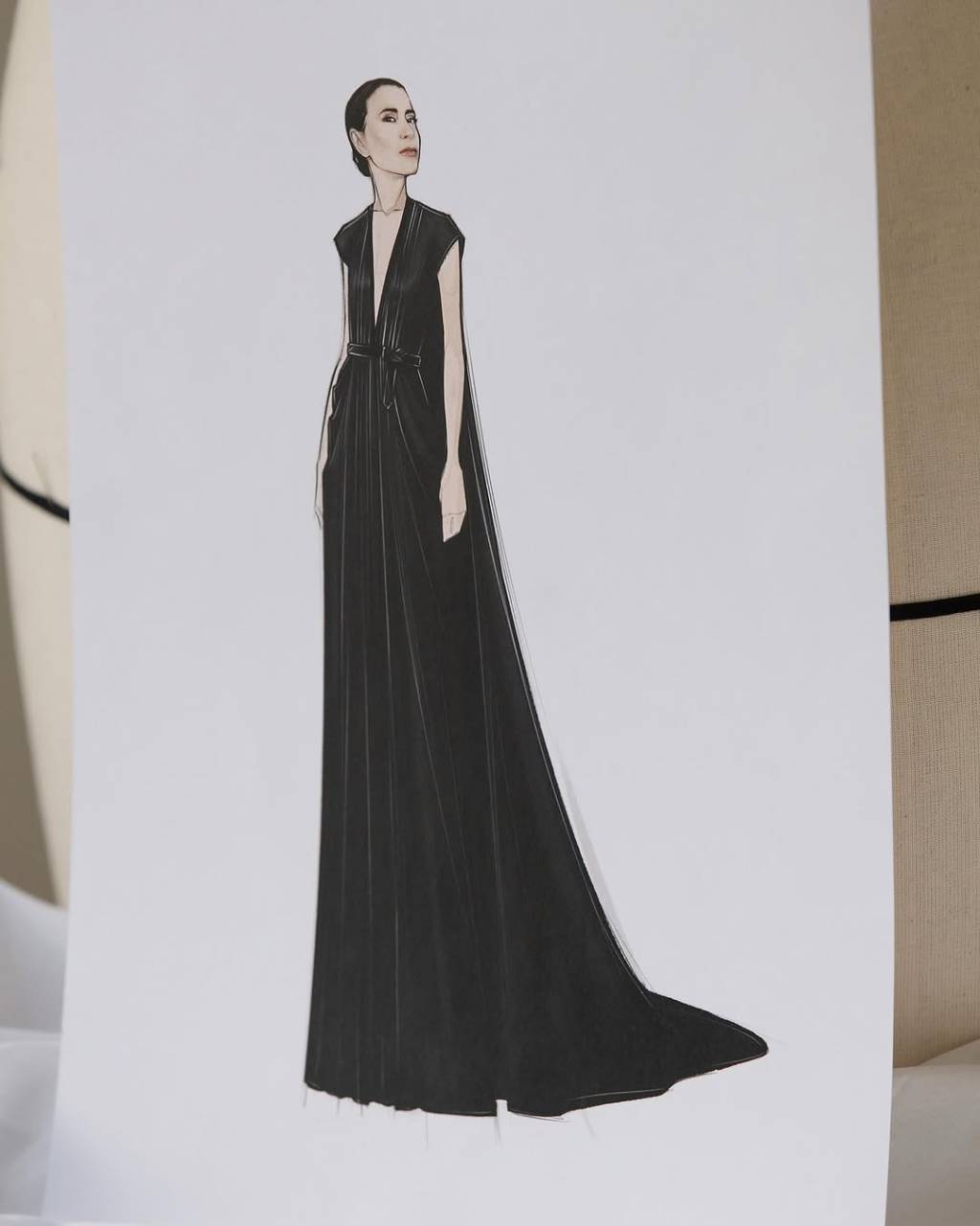 790457059438 -O croqui do modelo Dior: desenho com a cara da estrela