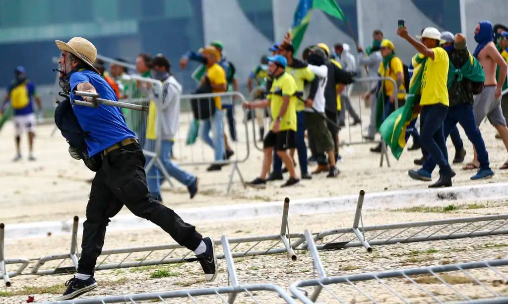 Moraes vota para impor 14 anos de prisão a líder de acampamento golpista