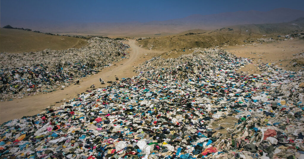 Atacama, no Chile: um dos principais símbolos do descarte incorreto de roupas. Deserto acumula cerca de 60 mil toneladas de resíduos têxteis todos os anos
