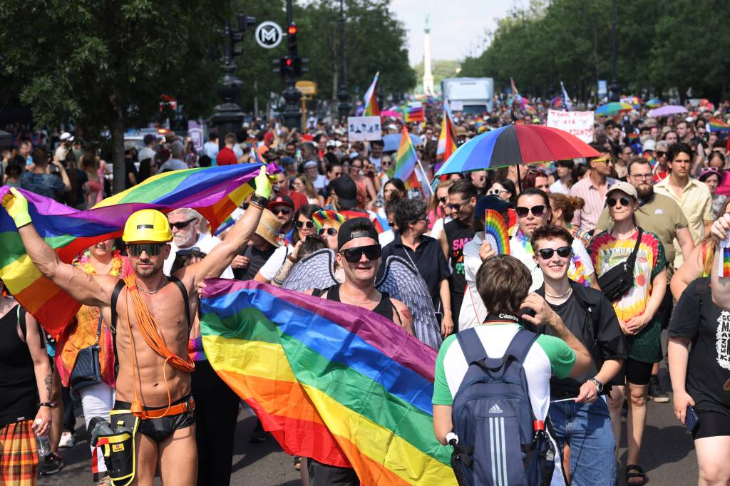 Orbán restringe Parada LGBT+ de Budapeste a espaço fechado por ‘proteção infantil’