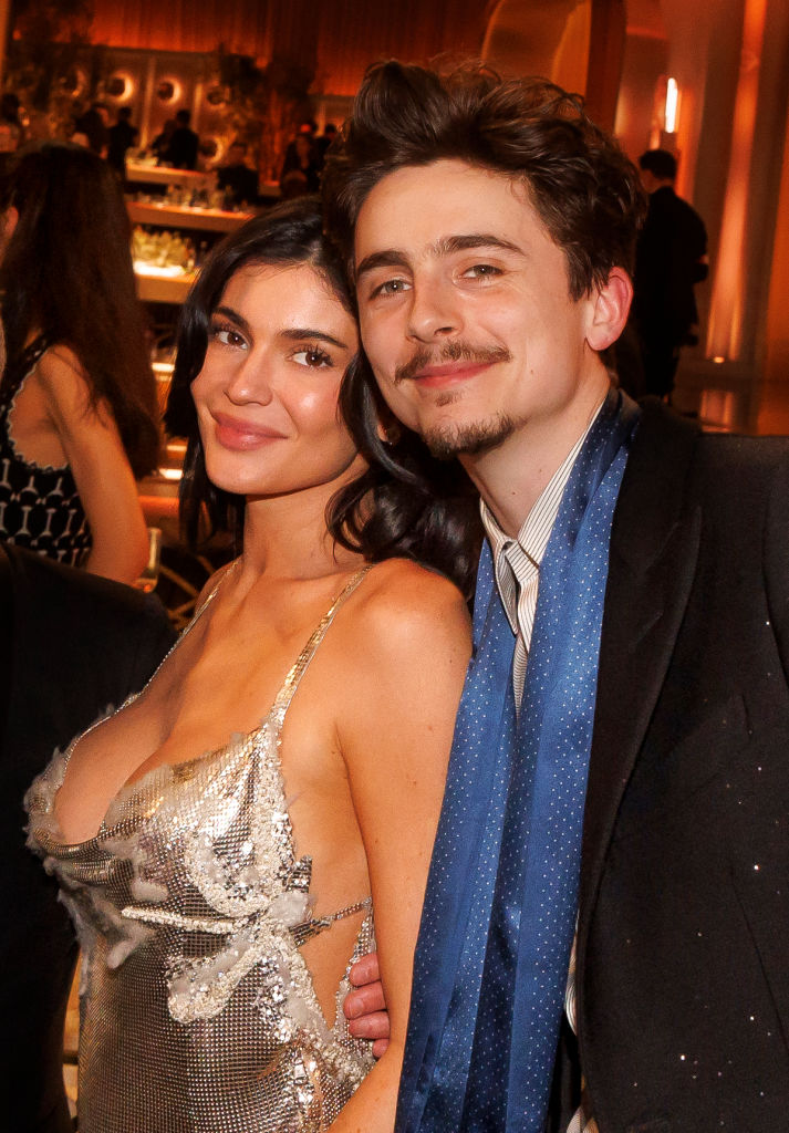 82nd Annual Golden Globes – Show Kylie Jenner e Timothée Chalamet: ela, uma super modelo disputada por grandes grifes; ele, atualmente o ator mais celebrado na moda. Juntos: um casal cheio de estilo