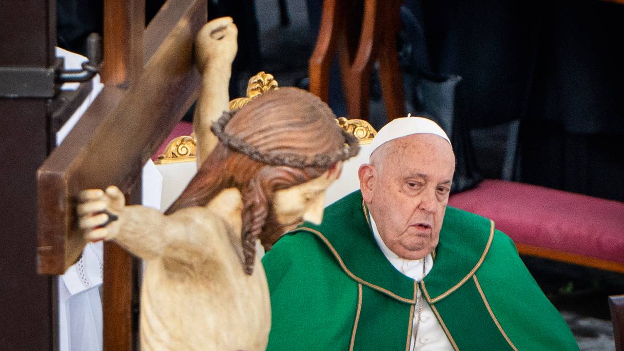 No domingo 9, em um evento dentro das celebrações do chamado Ano Santo, no qual tratava de questões das Forças Armadas, sentiu falta de ar e teve de interromper a homilia
