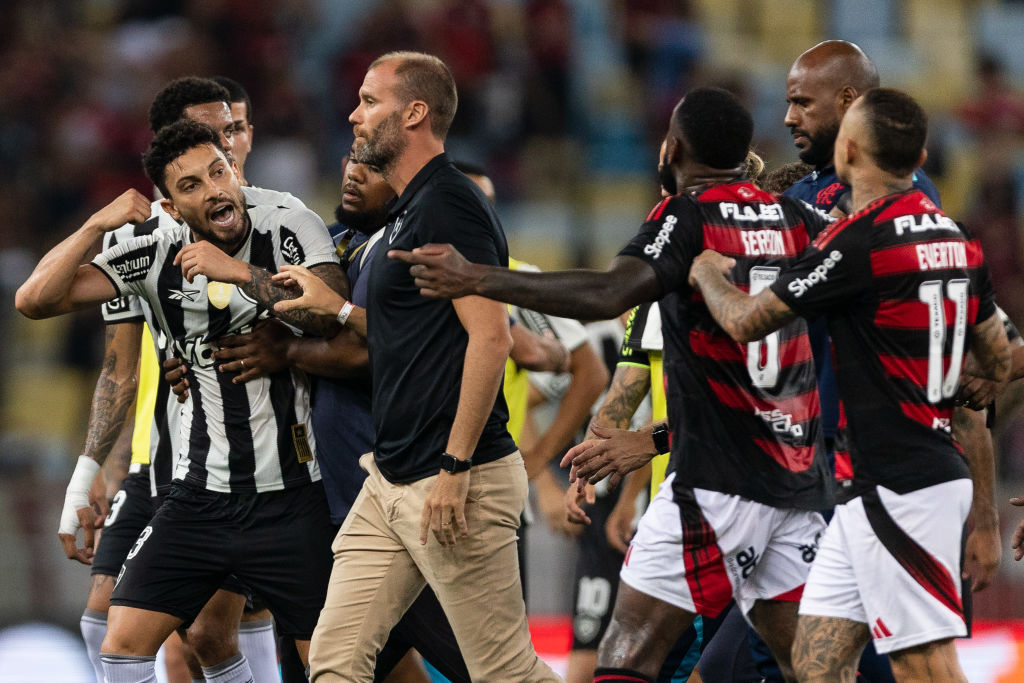 RIO DE JANEIRO, BRAZIL - FEBRUARY 12: Alex Telles (L) of Botafogo and Gerson (R) of Flamengo get into a fight after the match between Flamengo and Botafogo as part of Campeonato Carioca 2025 at Maracana Stadium on February 12, 2025 in Rio de Janeiro, Brazil. (Photo by Ruano Carneiro/Getty Images)