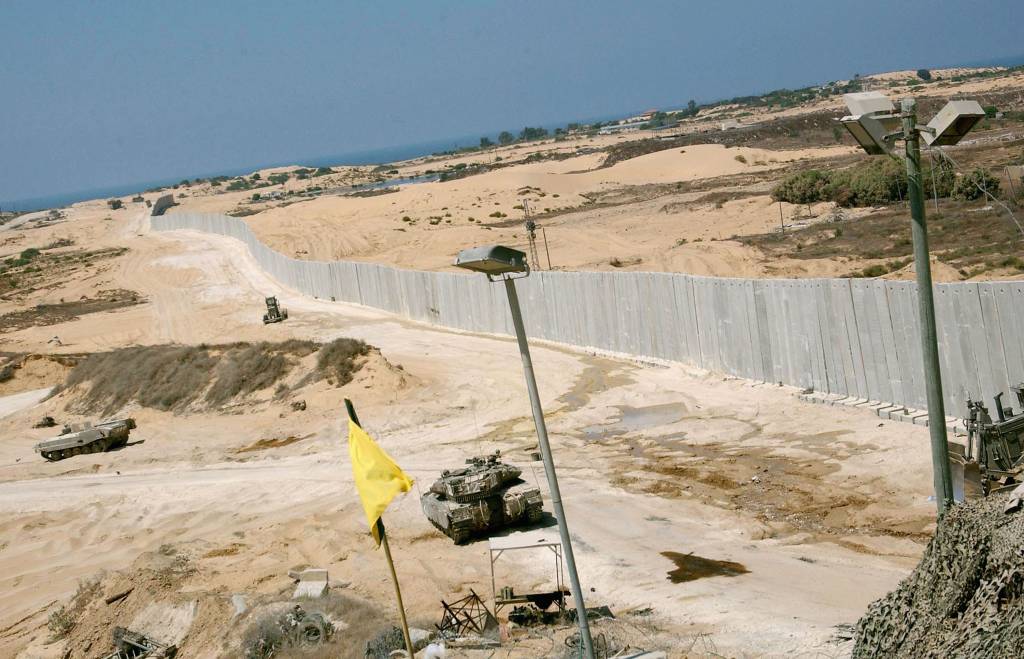 Israel se recusa a retirar tropas da fronteira Gaza-Egito, apesar de exigência do cessar-fogo