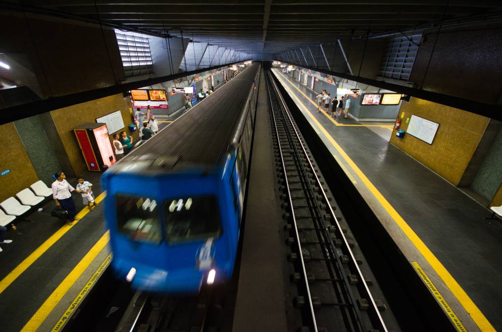 Queda de muro interrompe operação em 11 estações do Metrô Rio