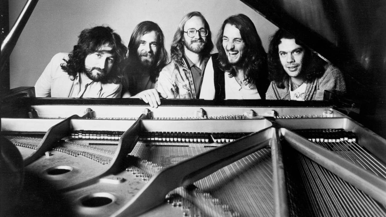 CIRCA 1975: (L-R) Rick Davies, Dougie Thomson, John A. Helliwell, Roger Hodgson and Bob C. Benberg of the rock band "Supertramp" pose for a portrait sitting at a piano in circa 1975. (Photo by Michael Ochs Archives/Getty Images)