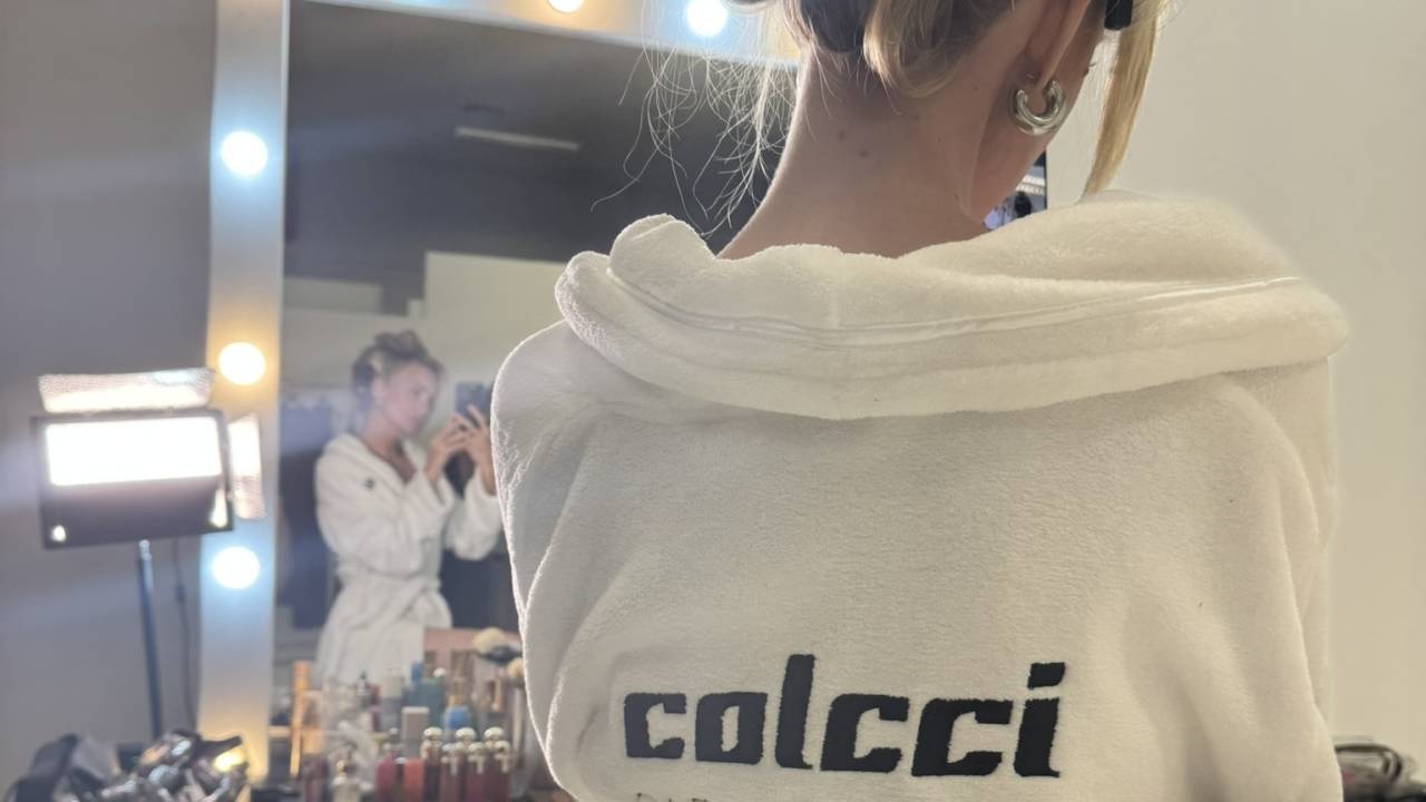 Modelo Carol Trentini, na Colcci