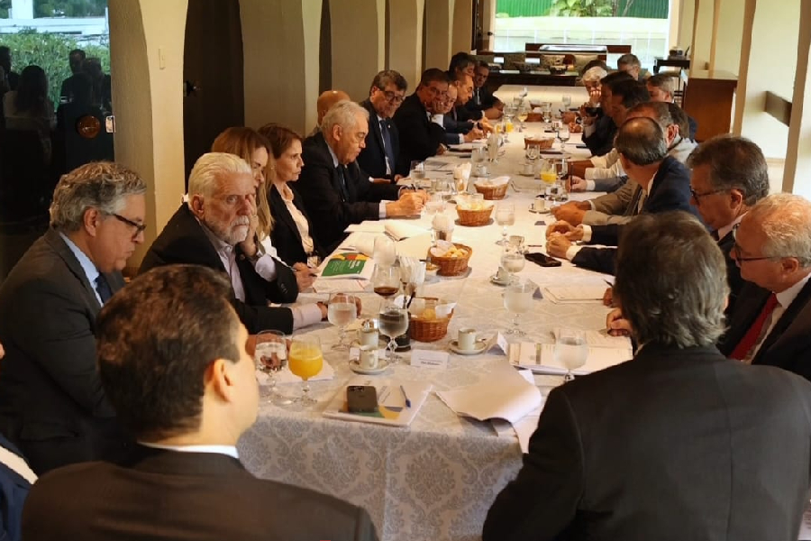 Café com Haddad na varanda de Alcolumbre reuniu senadores governistas e da oposição