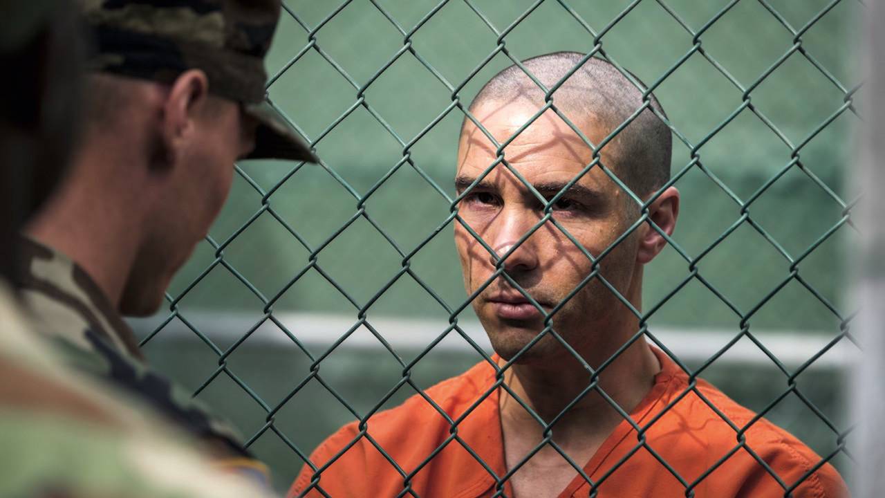 SÓ INDÍCIOS - Árabe preso em Guantánamo, no filme 'O Mauritano': sem direitos