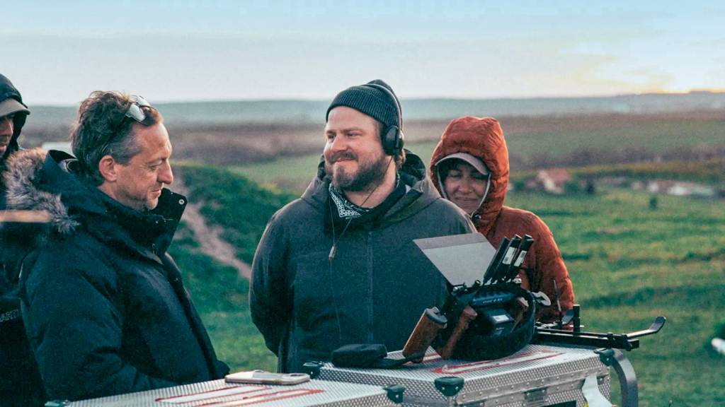 Ping-3a-pag—2023_TBR_BTS_Trevor_172_2V0A1250_v1-copy.jpg NO SET - O diretor (ao centro): filme demorou sete anos para ser concluído