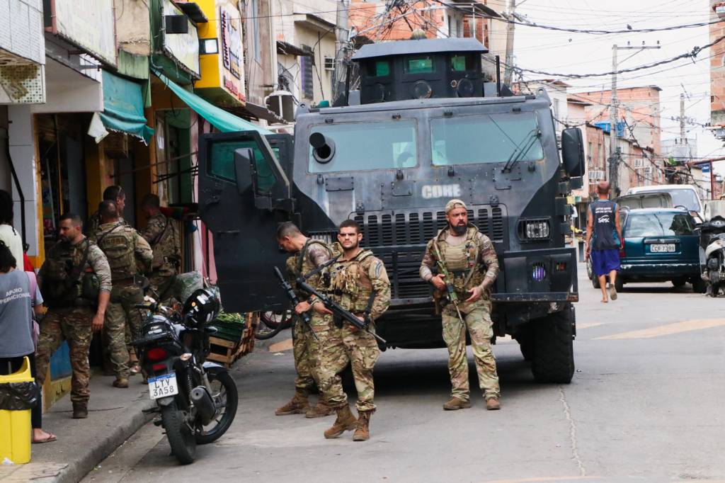 RIO985904.JPG TENSÃO - Operação no dia da invasão do campus: situação recorrente