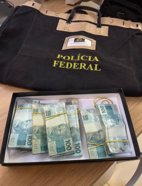 PF dinheiro apreendido com alvos esquema afonso motta .