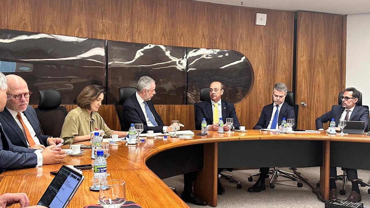 O presidente da COP30, André Corrêa do Lago, se reuniu com integrantes da Coalizão para a Descarbonização dos Transportes nesta quarta-feira